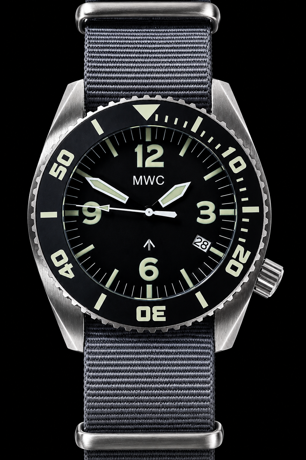 Montre de plongée militaire "Depthmaster" MWC étanche 100 atm / 3 280 pieds / 1000 m, boîtier en titane avec Luminova et valve à hélium, mouvement à quartz suisse avec une autonomie de batterie de dix ans