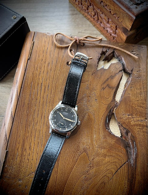 Aeschbach WW2 Muster Deutschland Luftwaffe / Reichsluftfahrtministerium (RLM) Fliegeruhr mit Saphirglas und 21 Rubin Automatischem Mechanischem Uhrwerk