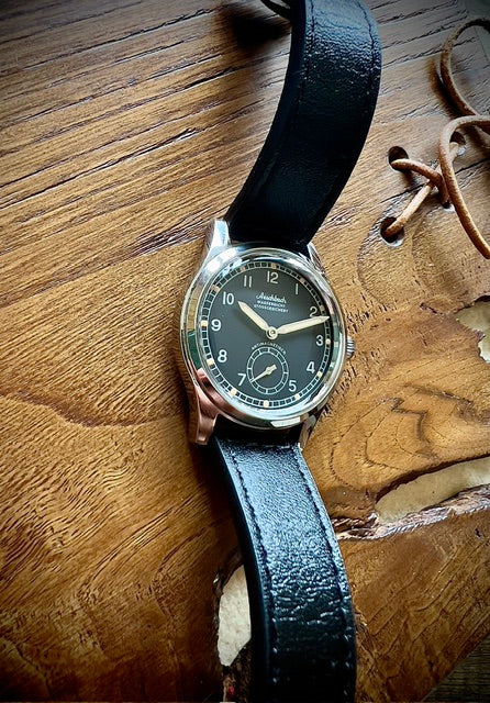 Aeschbach WW2 Muster Deutschland Luftwaffe / Reichsluftfahrtministerium (RLM) Fliegeruhr mit Saphirglas und 21 Rubin Automatischem Mechanischem Uhrwerk