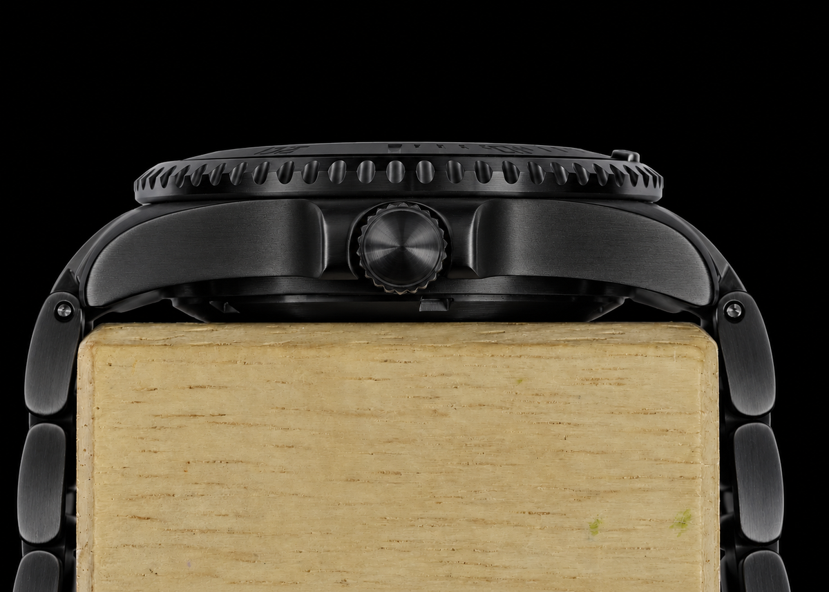 Orologio subacqueo militare MWC modello 1999-2001 con movimento al quarzo giorno/data, cassa in acciaio inossidabile e vetro zaffiro