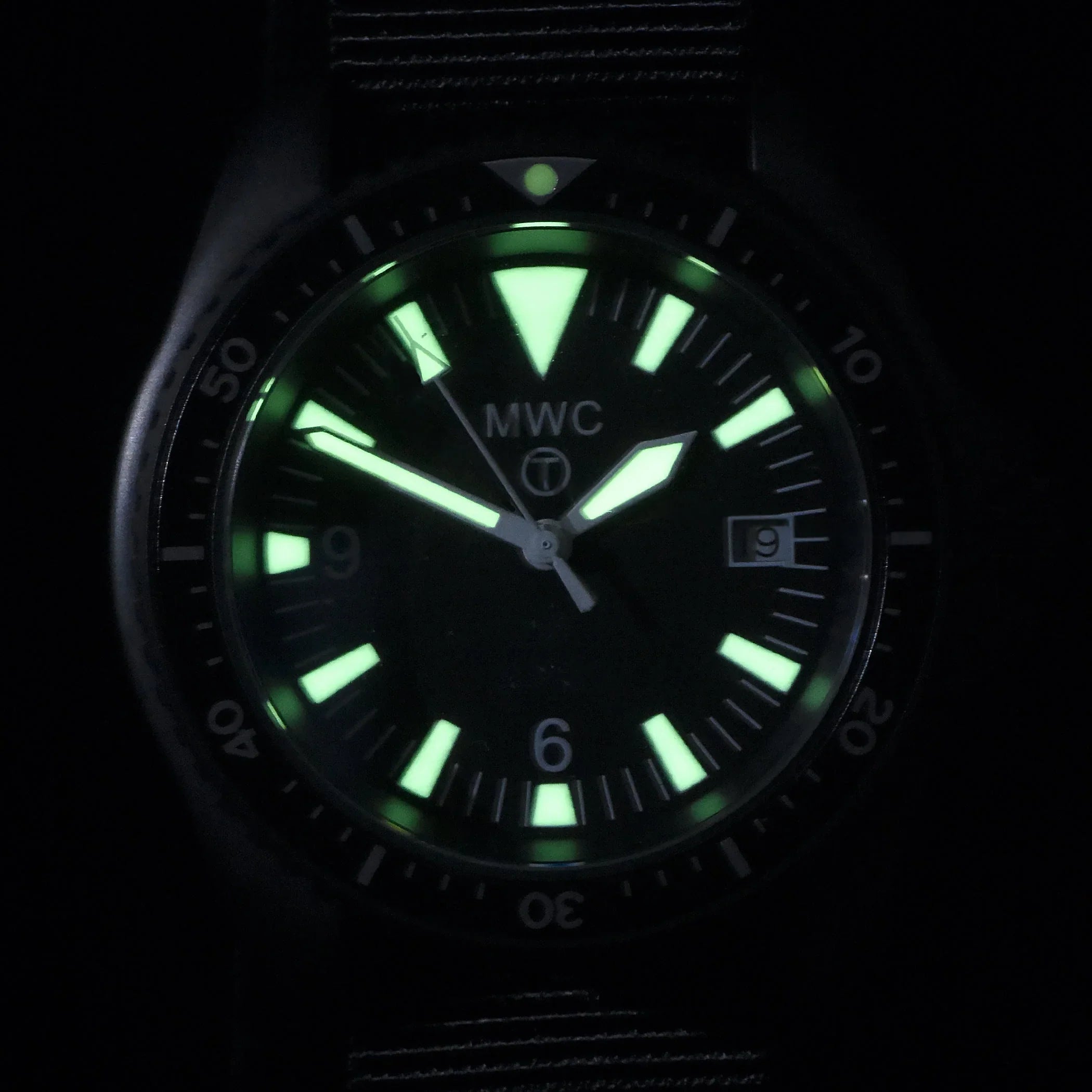 Reedición del Reloj de Buceo Militar de Cuarzo de Acero PVD Negro MWC 2001 – Construido según la Especificación Original