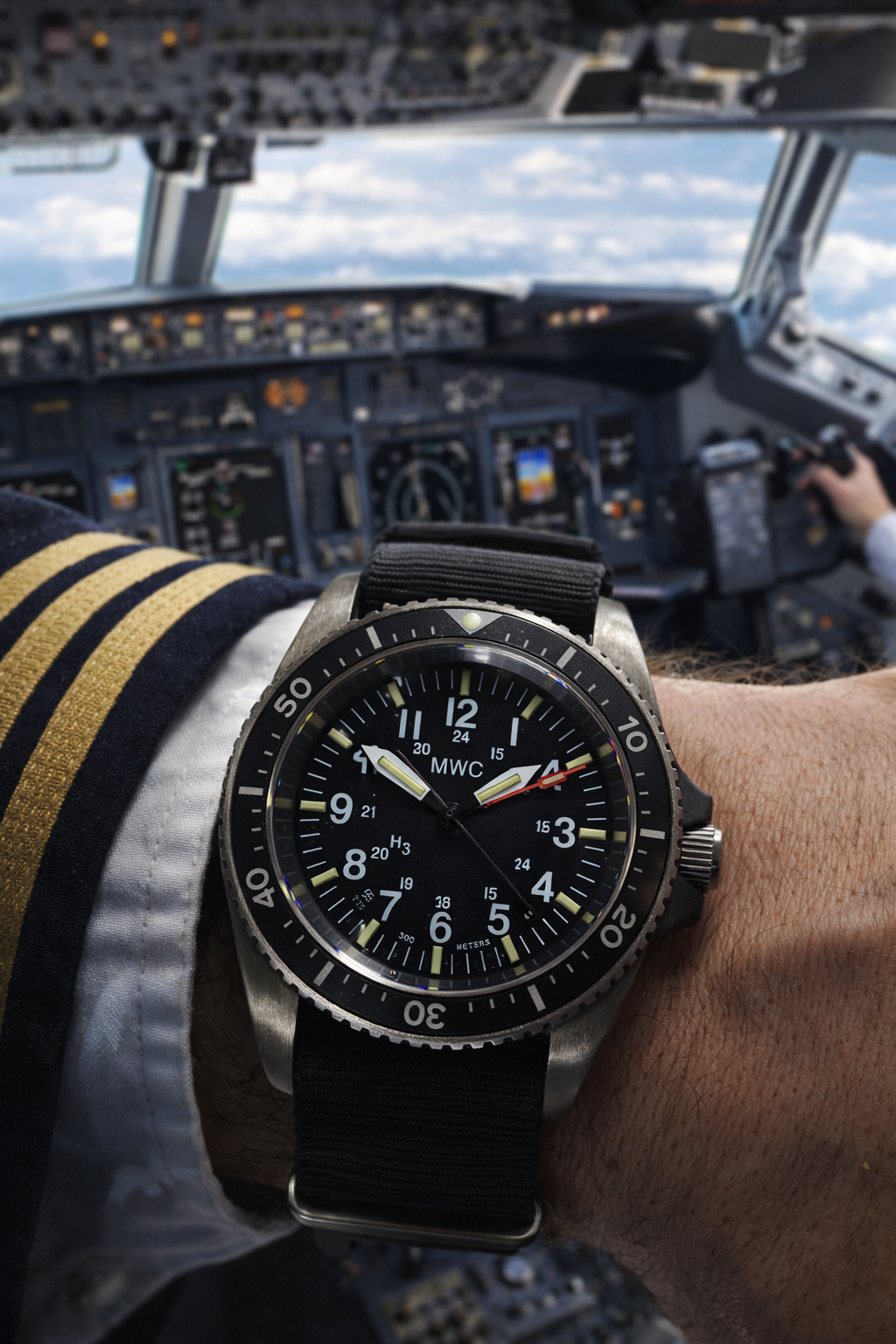 MWC Automatische Taucheruhr aus Edelstahl für das Militär – Tritium / GTLS Beleuchtung, Saphirglas und 60 Stunden Gangreserve