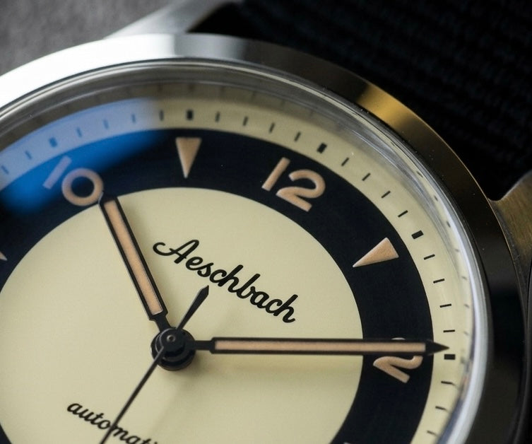 Aeschbach 1950er Muster 25 Rubin Automatik, 200m wasserdichte Uhr mit Retro-Leuchtfarbe, Saphirglas & Kalbslederarmband