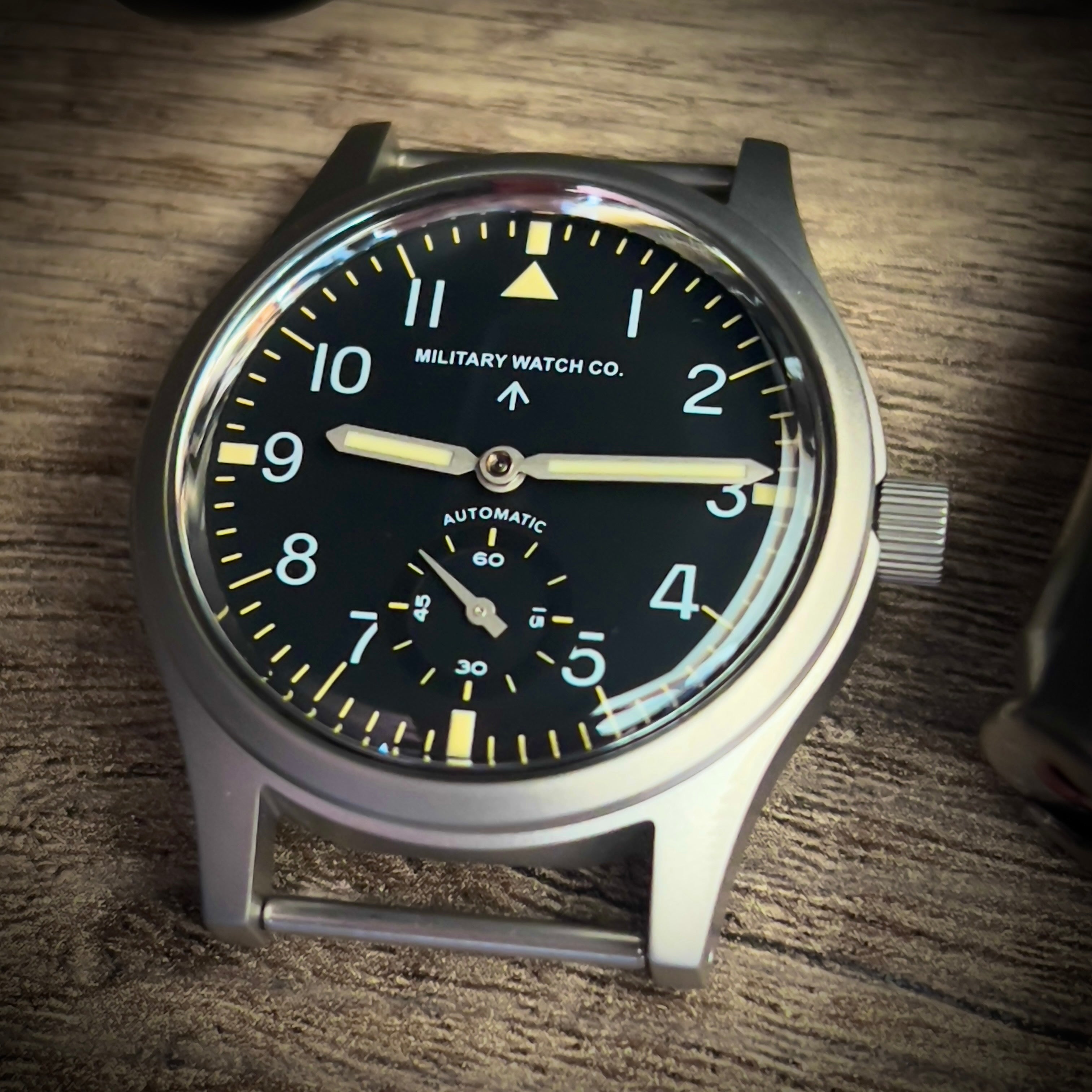 Reloj de servicio general MWC patrón "Dirty Dozen" de los años 1940/1950 con movimiento mecánico automático de cuerda automática