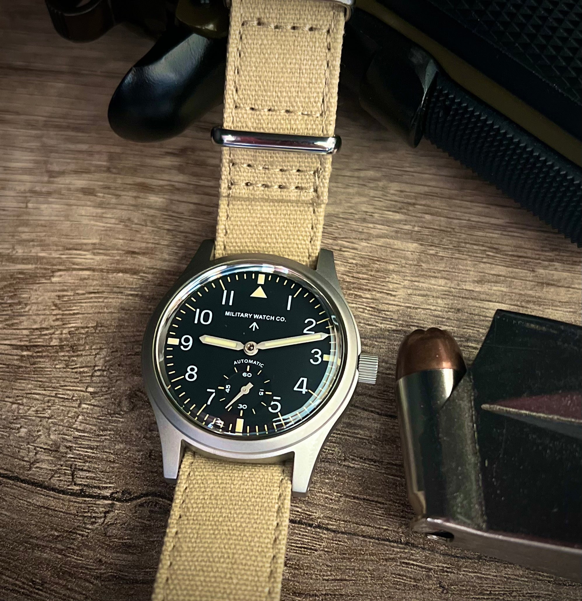 Reloj de servicio general MWC patrón "Dirty Dozen" de los años 1940/1950 con movimiento mecánico automático de cuerda automática