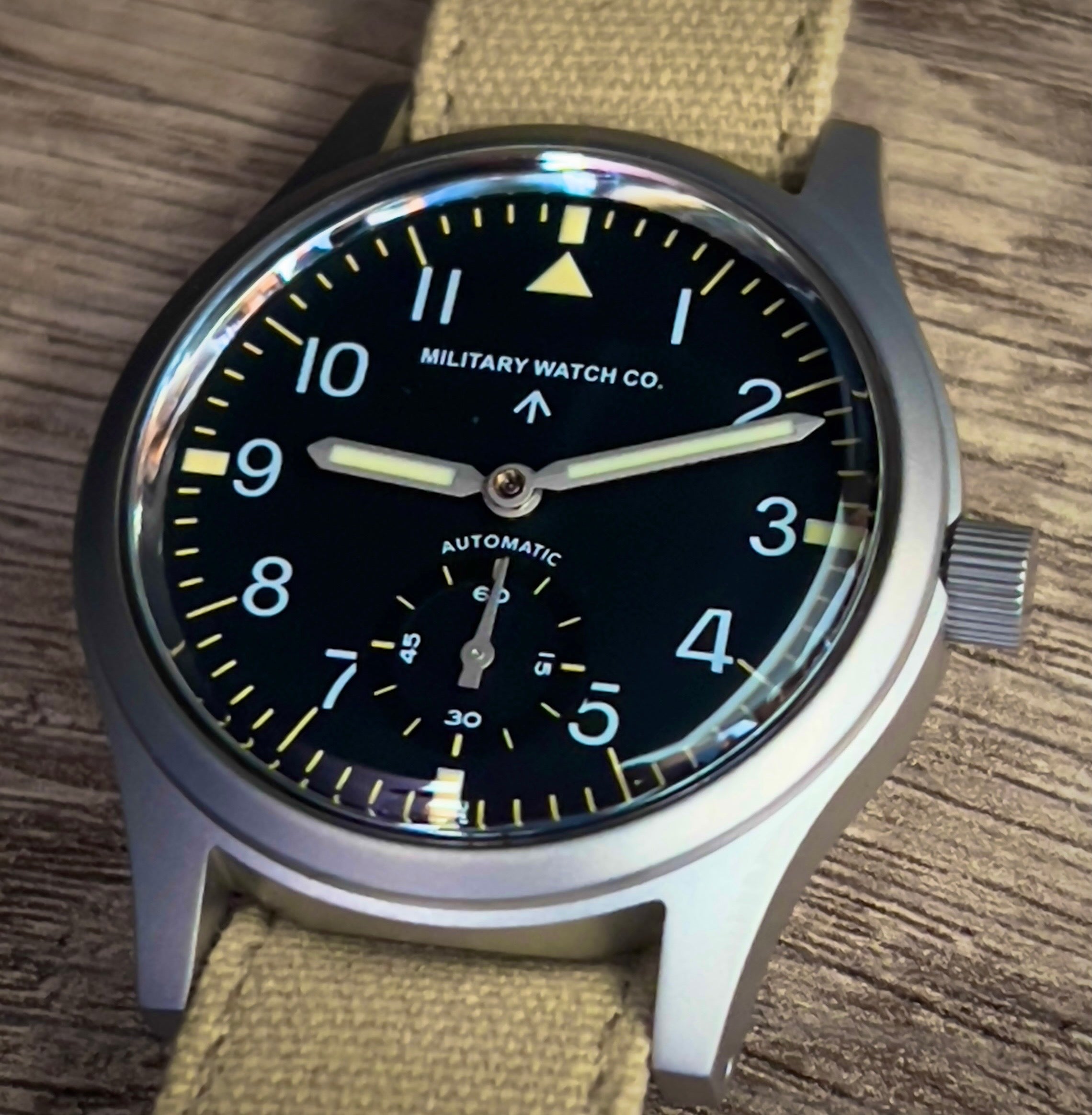Reloj de servicio general MWC patrón "Dirty Dozen" de los años 1940/1950 con movimiento mecánico automático de cuerda automática