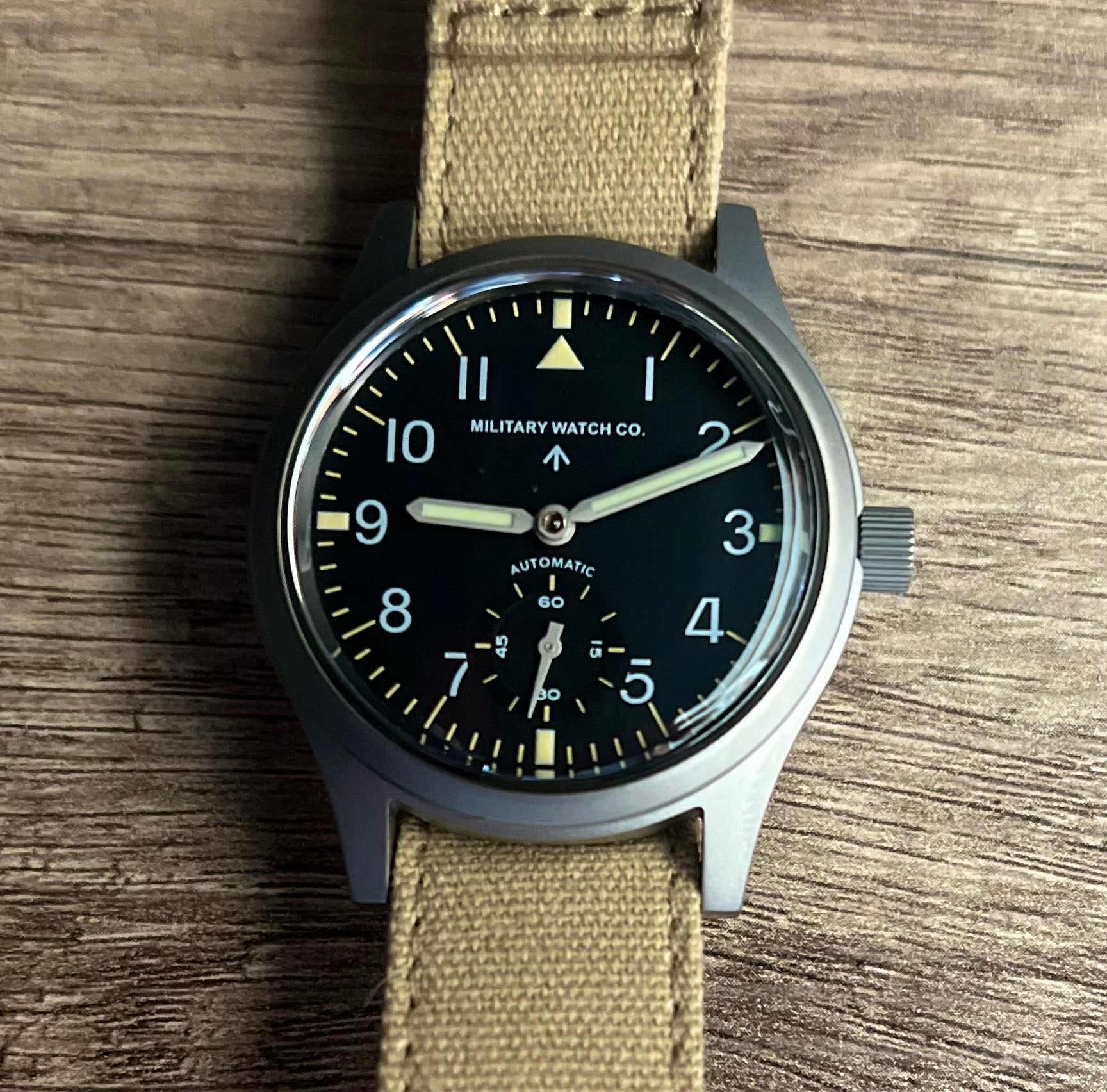 Reloj de servicio general MWC patrón "Dirty Dozen" de los años 1940/1950 con movimiento mecánico automático de cuerda automática