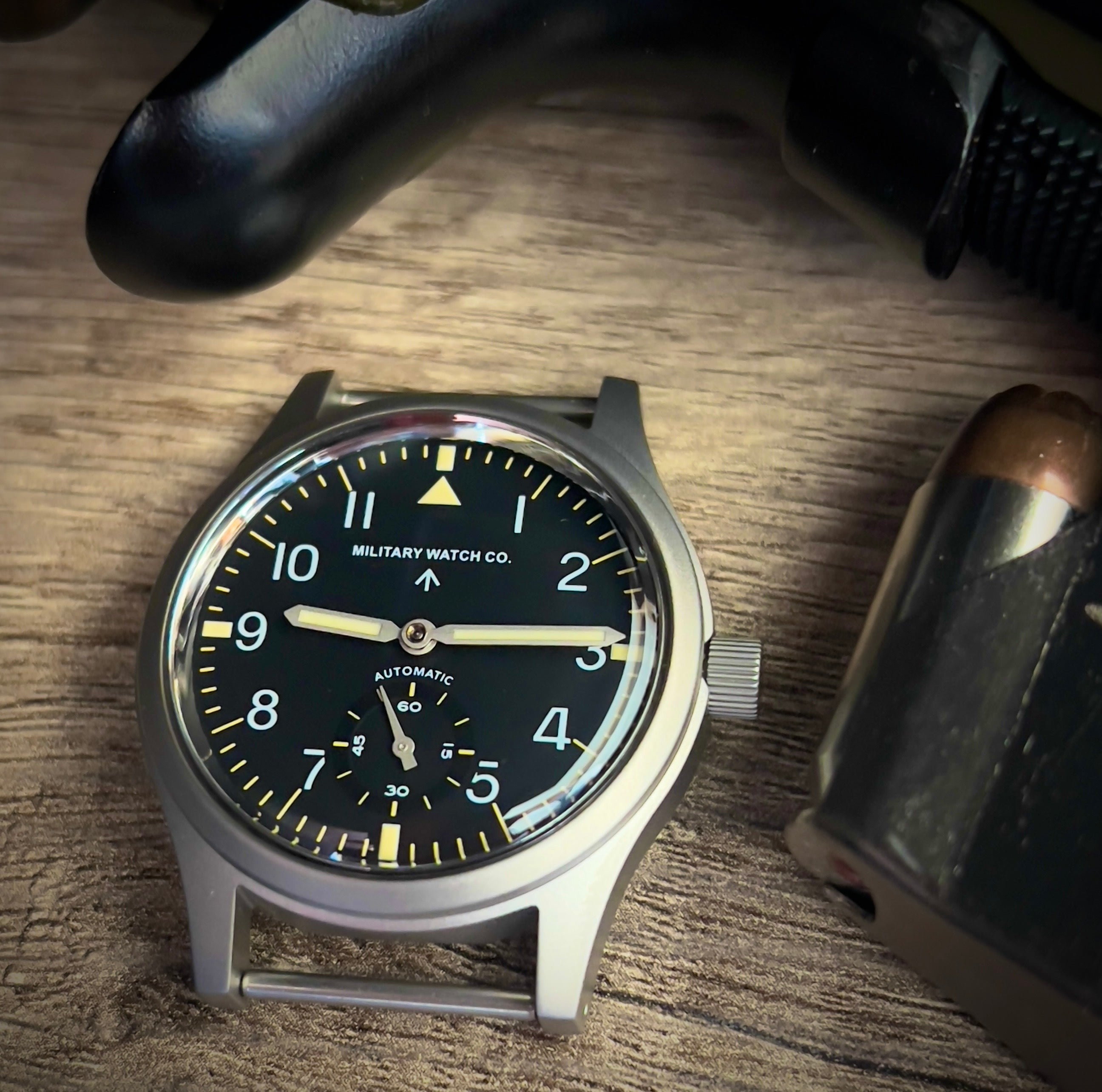 Reloj de servicio general MWC patrón "Dirty Dozen" de los años 1940/1950 con movimiento mecánico automático de cuerda automática