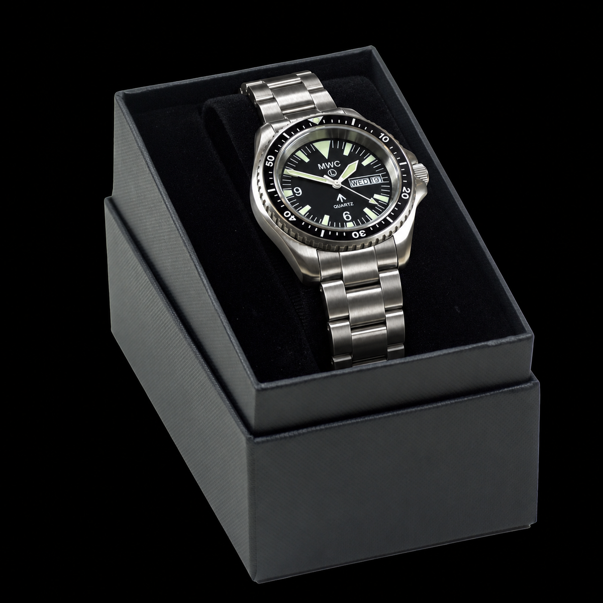 Orologio subacqueo militare MWC modello 1999-2001 con movimento al quarzo giorno/data, cassa in acciaio inossidabile e vetro zaffiro