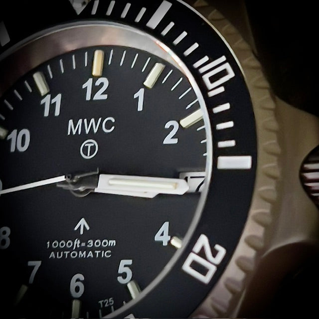 MWC 24 Rubin 300m Automatische Militär-Taucheruhr mit Tritium GTLS Beleuchtung, Saphirglas und Keramiklünette sowie Stahlarmband