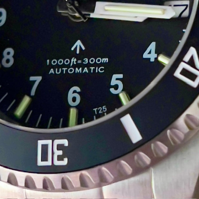 MWC 24 Rubin 300m Automatische Militär-Taucheruhr mit Tritium GTLS Beleuchtung, Saphirglas und Keramiklünette sowie Stahlarmband