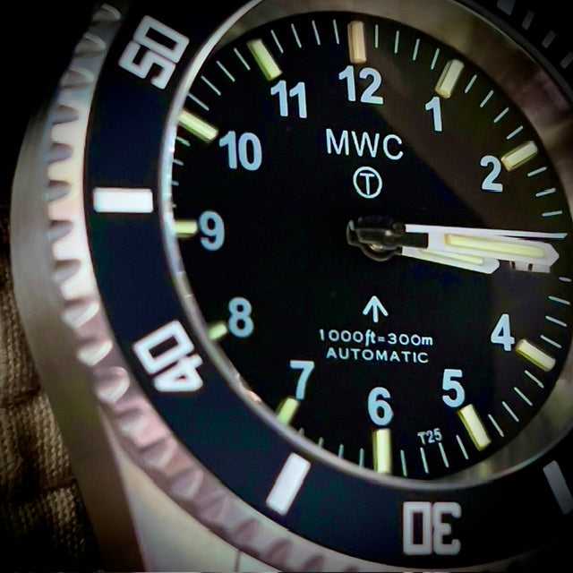 MWC 24 Rubin 300m Automatische Militär-Taucheruhr mit Tritium GTLS Beleuchtung, Saphirglas und Keramiklünette sowie Stahlarmband