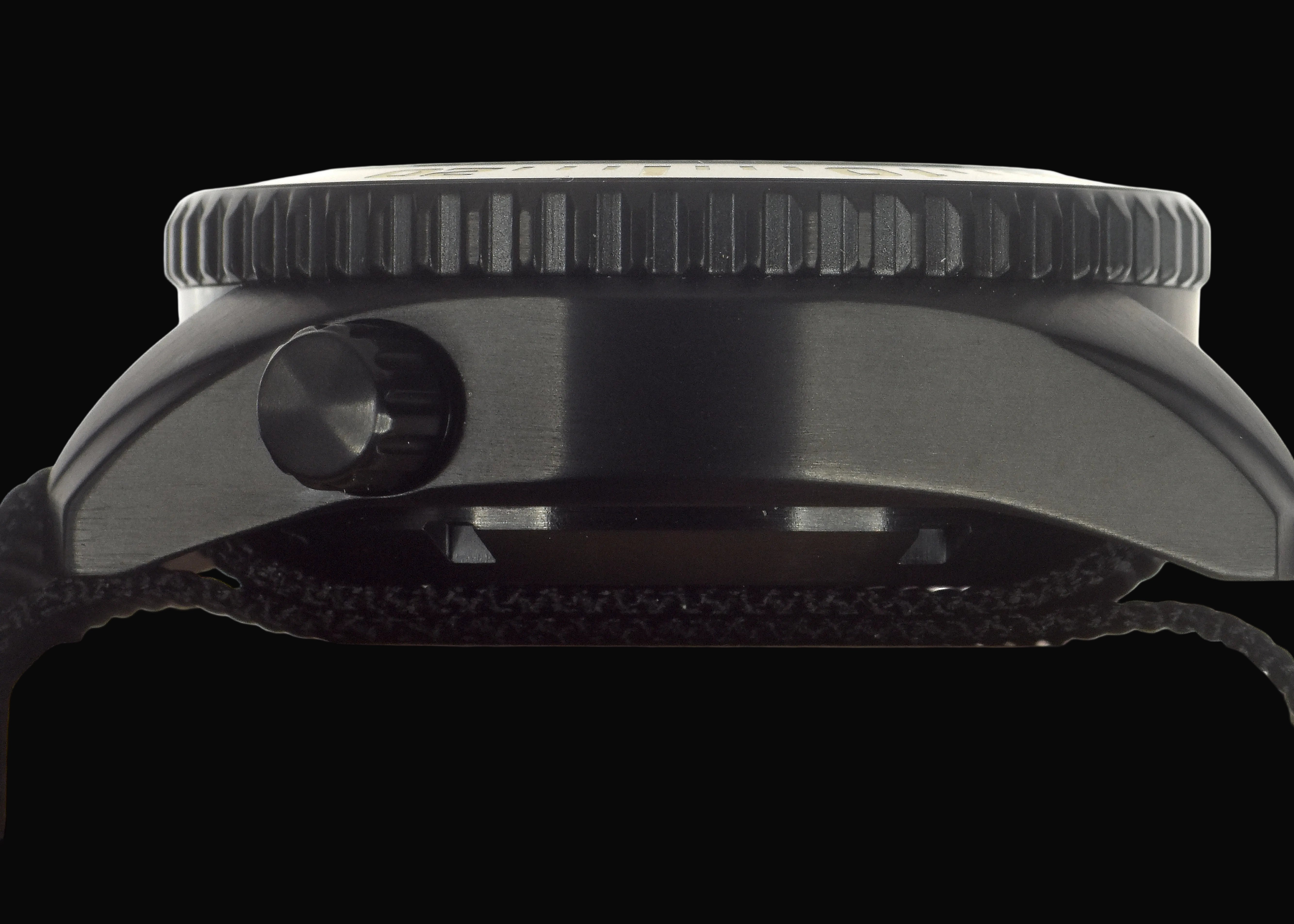 Reloj de Buceo Militar MWC "Depthmaster" Resistente al Agua 100atm / 3,280ft / 1000m en Caja de Titanio PVD con GTLS y Válvula de Helio (Automático)