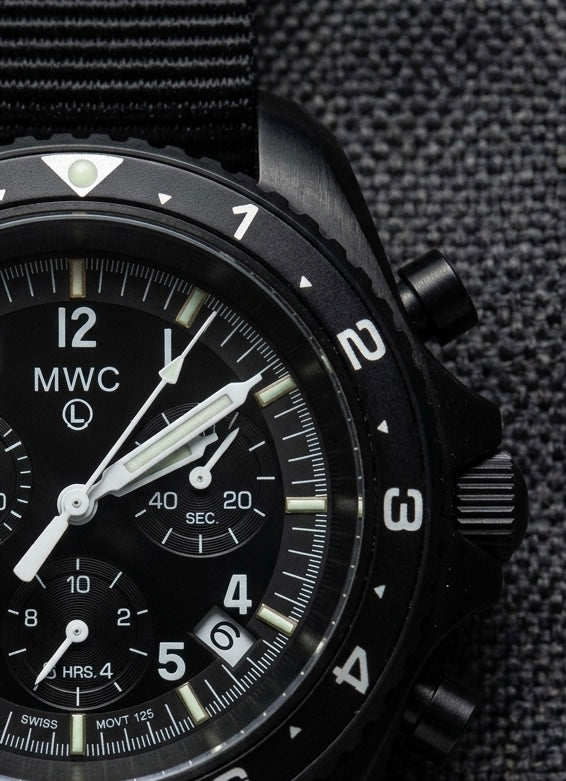 Cronógrafo de pilotos militares MWC patrón NATO de acero inoxidable con cristal de zafiro y movimiento suizo Ronda - Bisel GMT de 12 horas e iluminación GTLS/Tritio