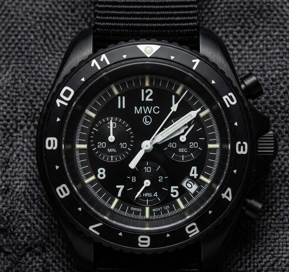 Cronógrafo de pilotos militares MWC patrón NATO de acero inoxidable con cristal de zafiro y movimiento suizo Ronda - Bisel GMT de 12 horas e iluminación GTLS/Tritio