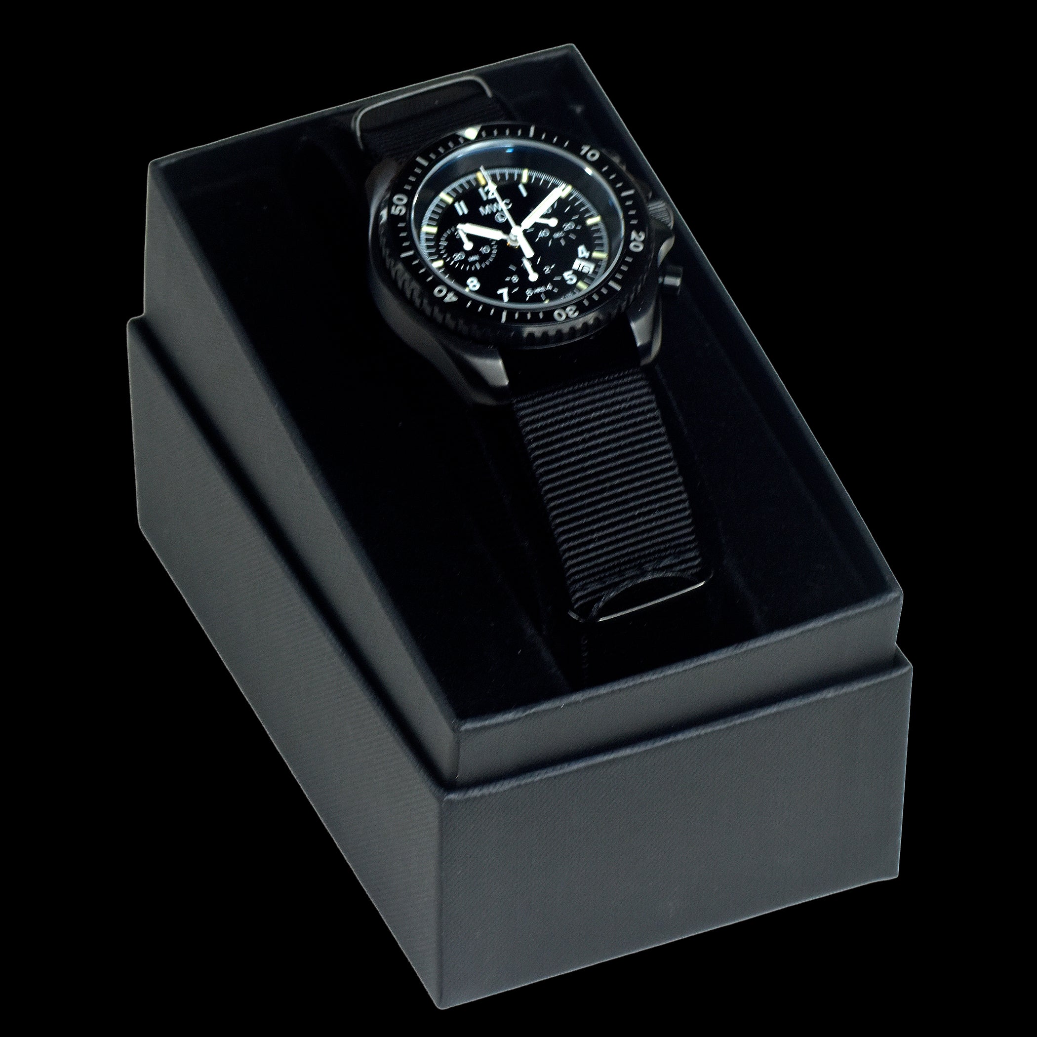 Cronógrafo de pilotos militares MWC patrón NATO de acero PVD negro con cristal de zafiro y movimiento suizo Ronda con iluminación GTLS/Tritio