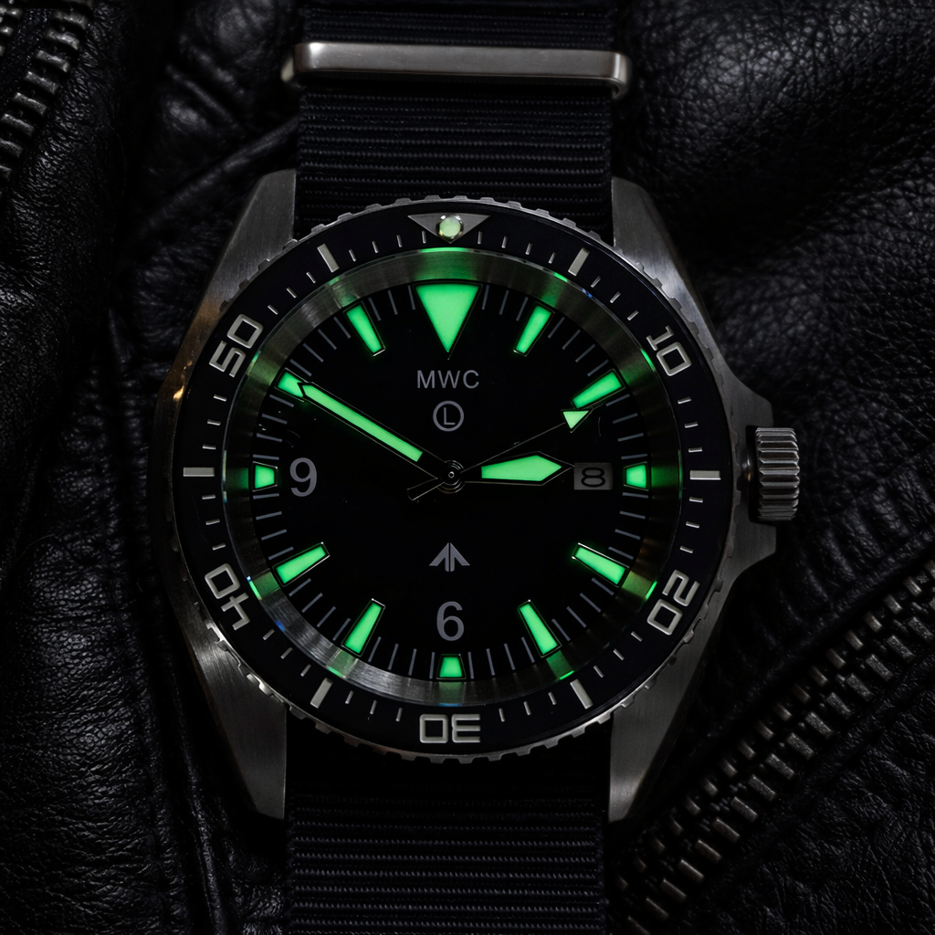 Reloj de buceo militar MWC de acero inoxidable (automático) con cristal de zafiro y bisel cerámico