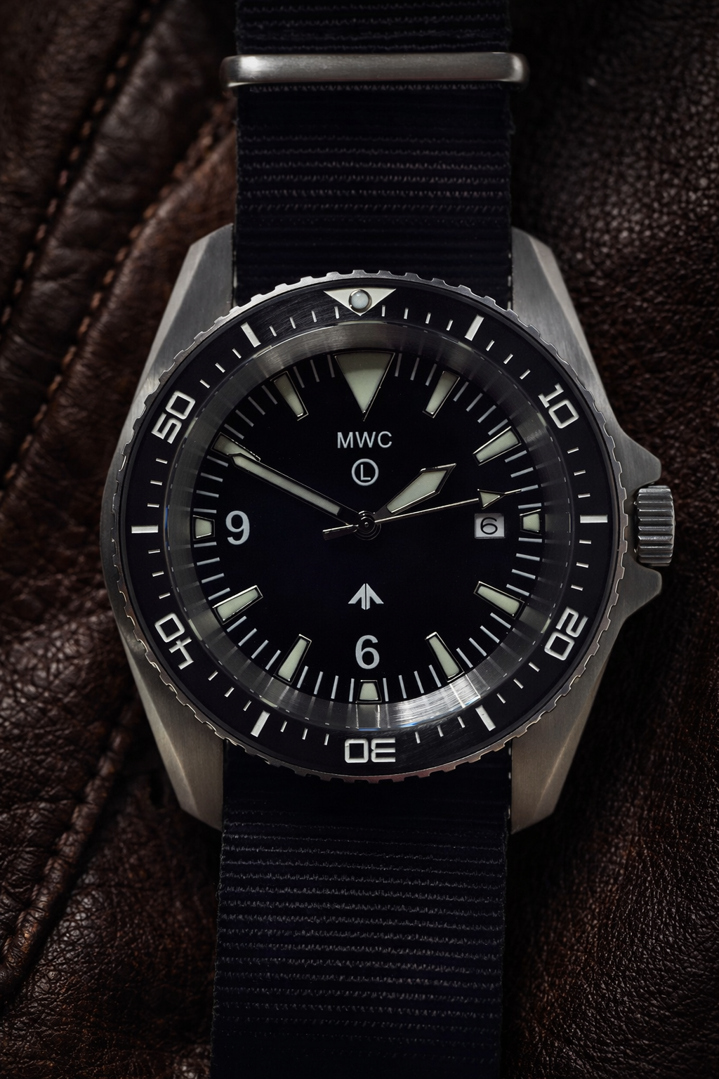 Reloj de buceo militar MWC de acero inoxidable (automático) con cristal de zafiro y bisel cerámico