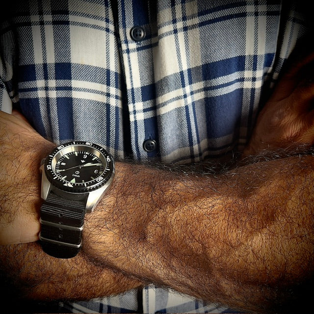 ミリタリーダイバーズウォッチ ステンレススチール(自動巻き)12時間ダイヤル サファイアクリスタル&セラミックベゼル