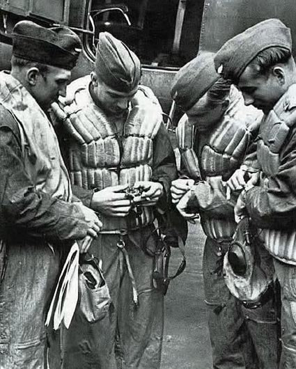 Aeschbach WW2 Muster Deutschland Luftwaffe / Reichsluftfahrtministerium (RLM) Fliegeruhr mit Saphirglas und 21 Rubin Automatischem Mechanischem Uhrwerk