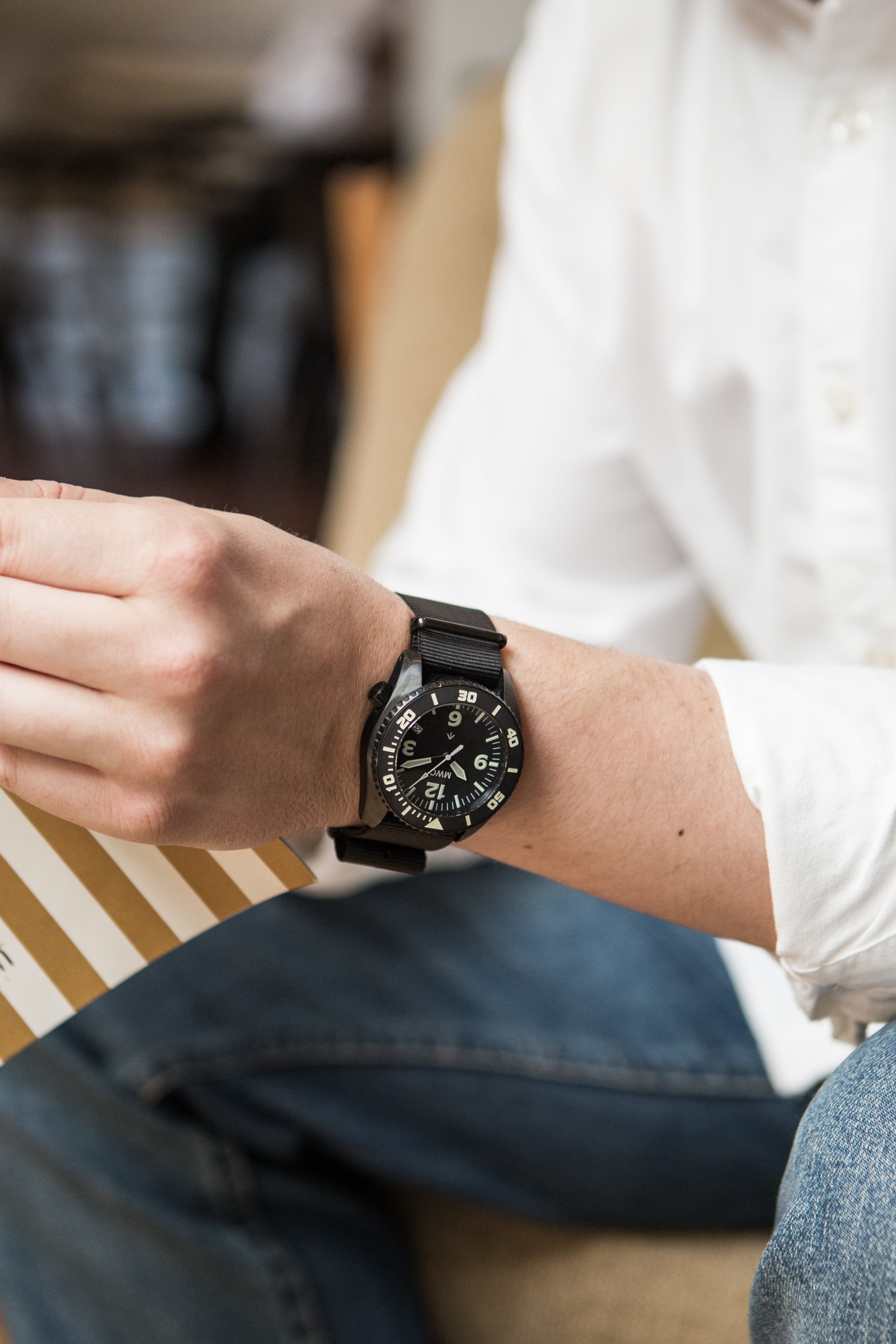 MWC „Tiefenmeister“ 100 atm / 3.280 ft / 1000 m wasserdichte militärische Taucheruhr im PVD-Edelstahlgehäuse mit Heliumventil (Automatik)