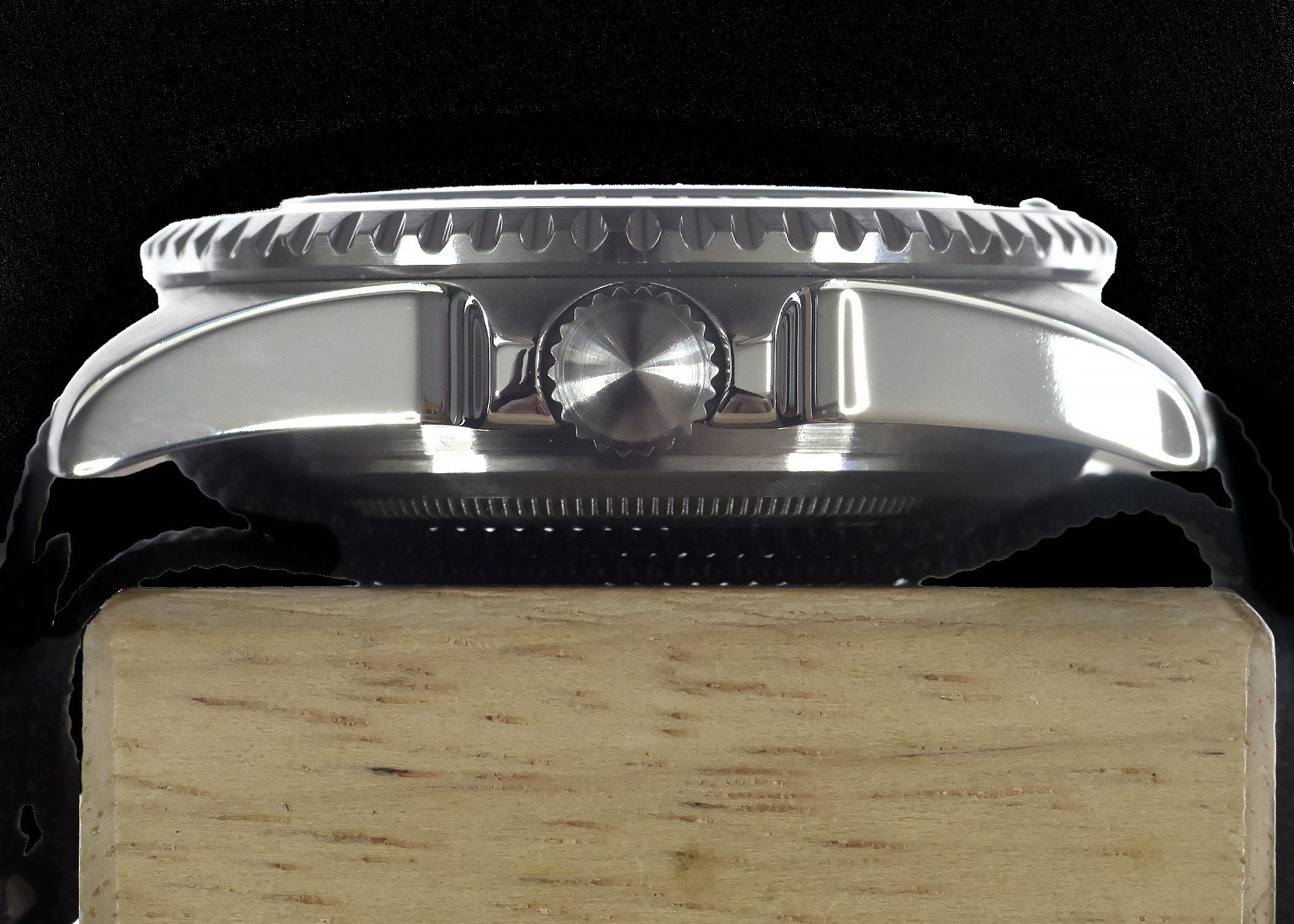 MWC Reloj Automático Militar de Buceo de 24 Joyas, Modelo 1982, Resistente a 300m con Cristal de Zafiro en Correa NATO de Tela (Con Fecha)