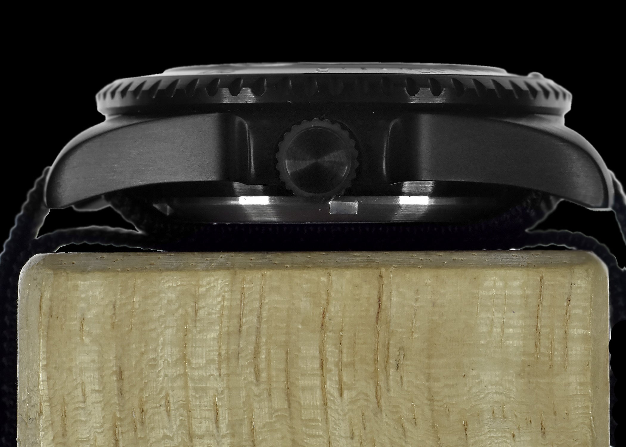 Reloj de Buceo Automático MWC 24 Joyas 300m con Brazalete PVD, Bisel Cerámico y Cristal de Zafiro