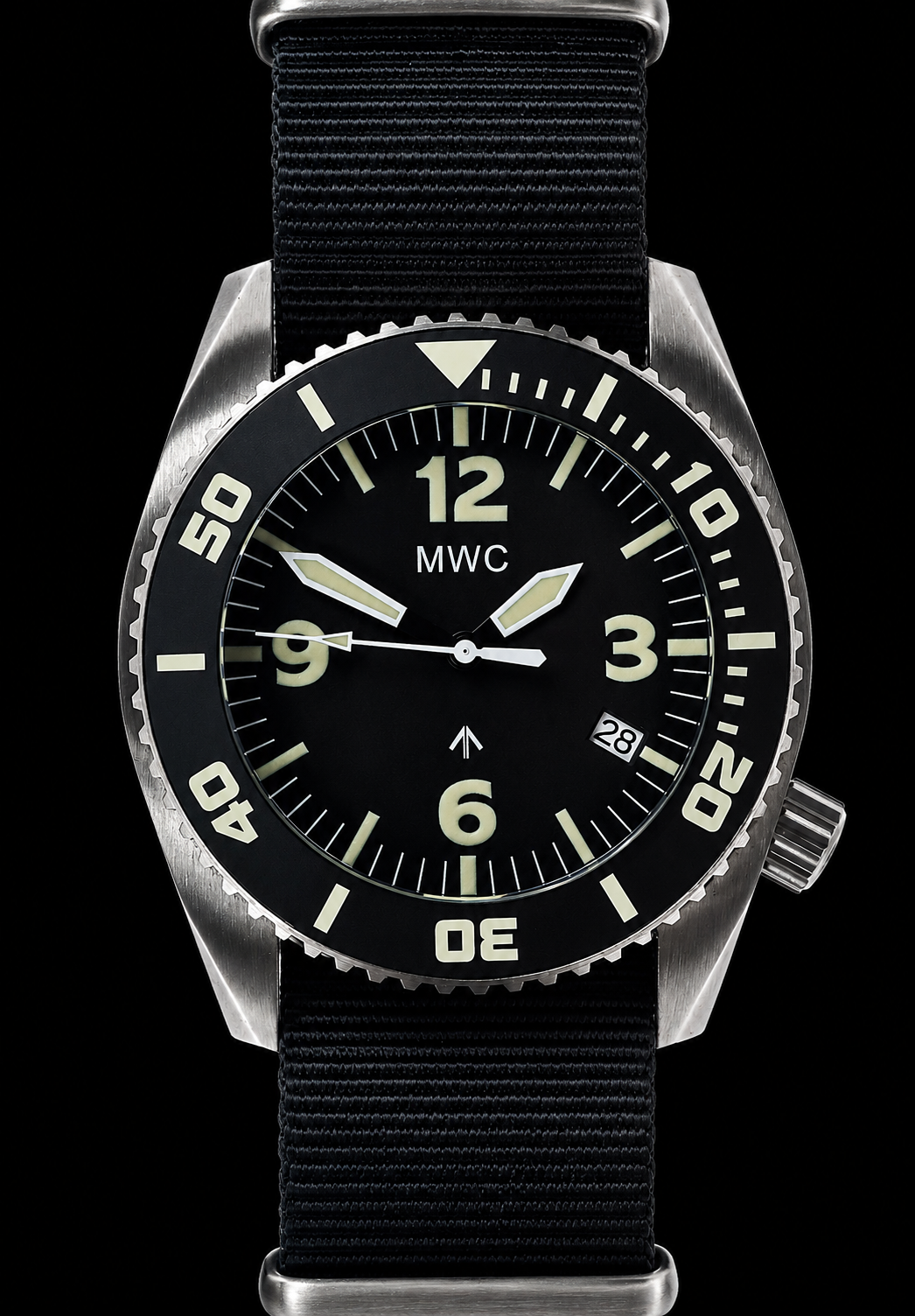 Montre de plongée militaire "Depthmaster" MWC étanche 100 atm / 3 280 pieds / 1000 m, boîtier en titane avec Luminova et valve à hélium, mouvement à quartz suisse avec une autonomie de batterie de dix ans