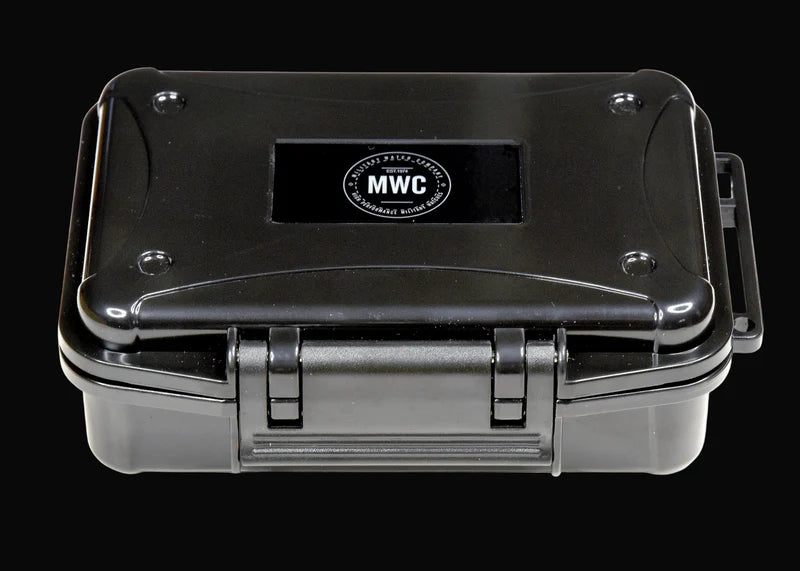 Montre de plongée militaire "Depthmaster" MWC étanche 100 atm / 3 280 pieds / 1000 m, boîtier en titane avec Luminova et valve à hélium, mouvement à quartz suisse avec une autonomie de batterie de dix ans