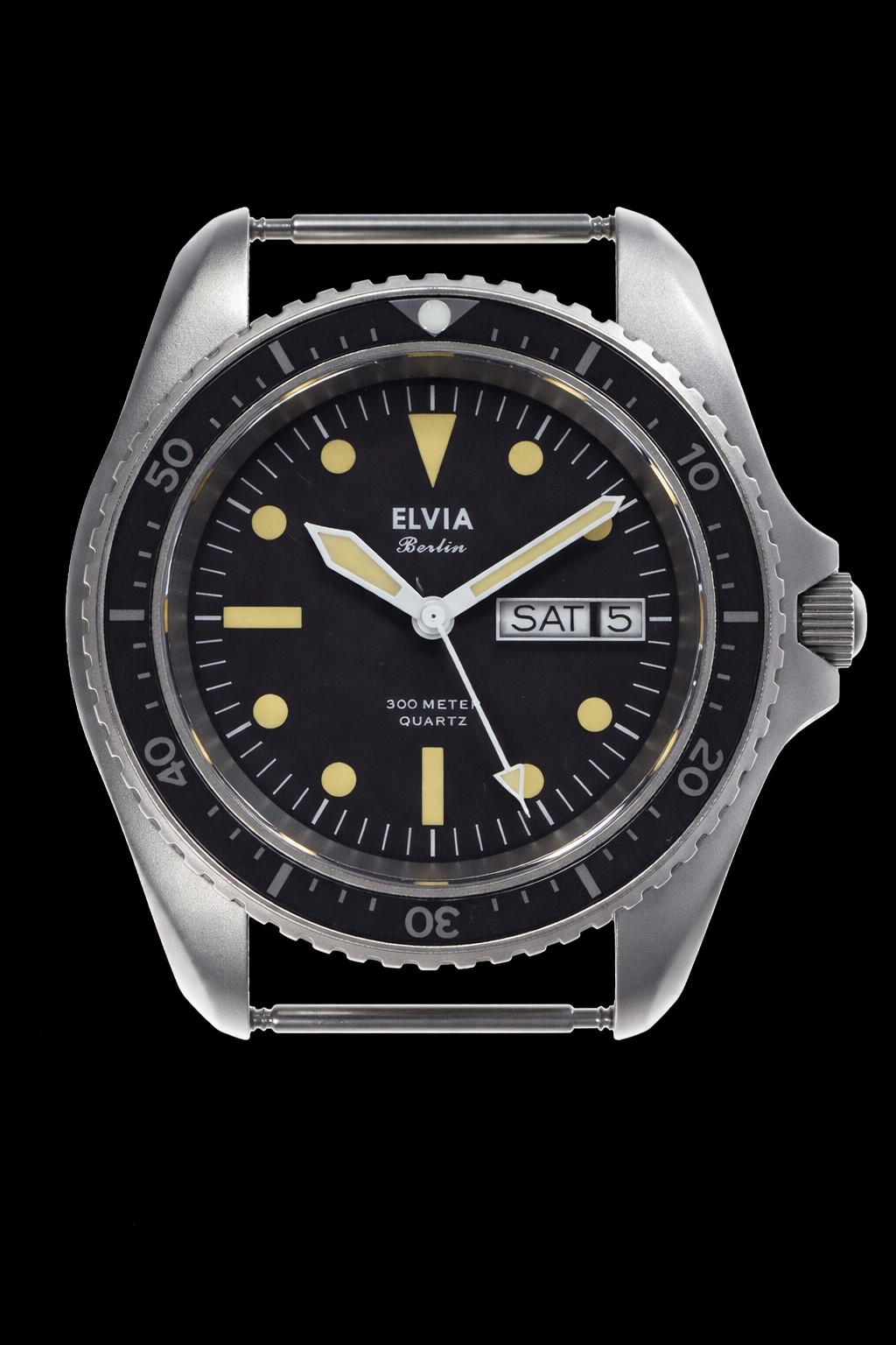 Reloj de buceo militar ELVIA con día/fecha, cristal de zafiro y movimiento de cuarzo