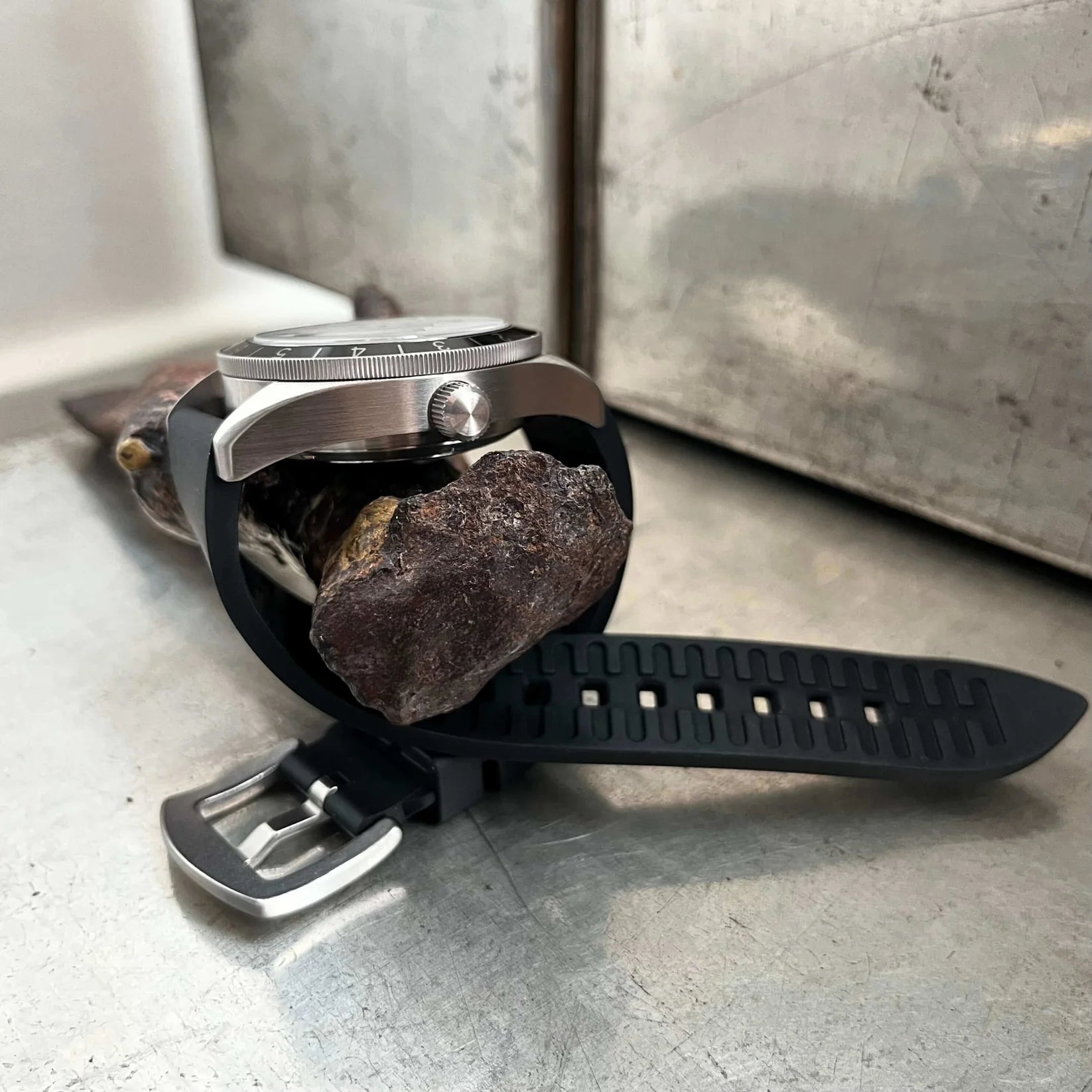 Enoksen 自動巻きダイバーズウォッチ - ホワイトダイヤルエディション ◇ 39mm