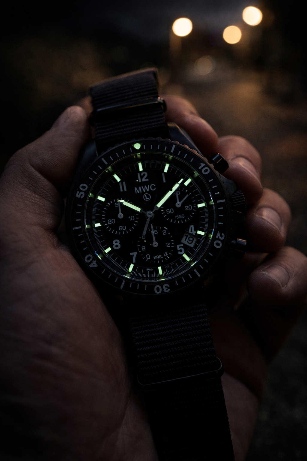 Cronógrafo de pilotos militares MWC patrón NATO de acero PVD negro con cristal de zafiro y movimiento suizo Ronda con iluminación GTLS/Tritio