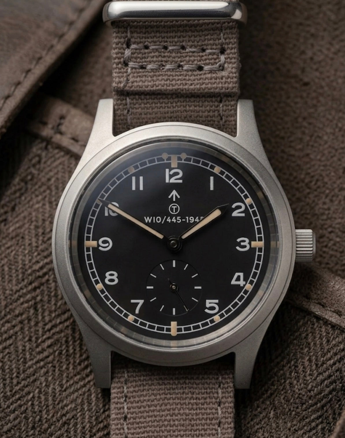 Reloj de servicio general patrón "Dirty Dozen" de MWC de los años 40/50 con cristal de caja de zafiro y movimiento automático de 21 joyas