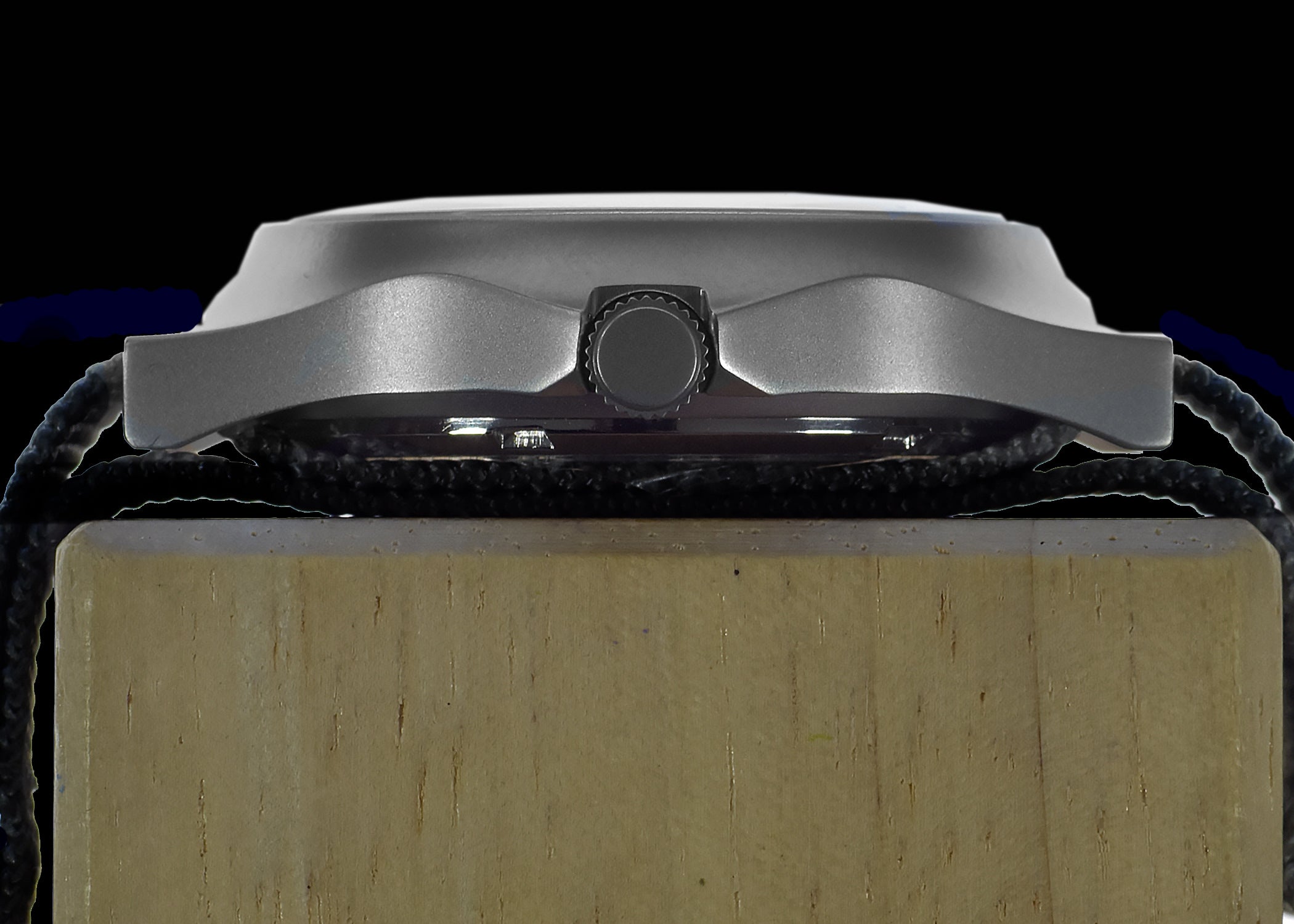 MWC G10 LM ステンレススチール ミリタリーウォッチ ストラップなし（刻印可能なプレーンケースバック）