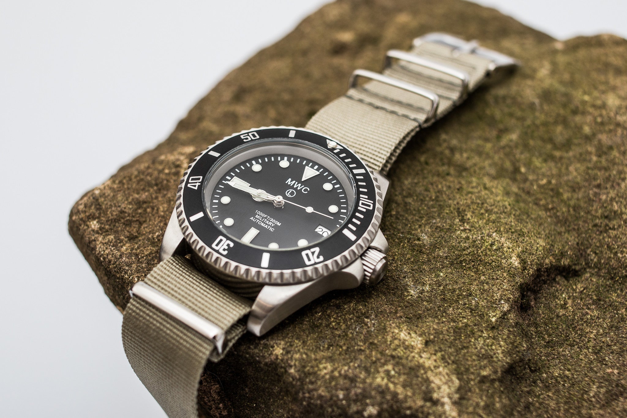 MWC Profesional Militar Diver 300m – Automático suizo Sellita SW200 con cristal de zafiro, bisel cerámico y correa de tejido NATO