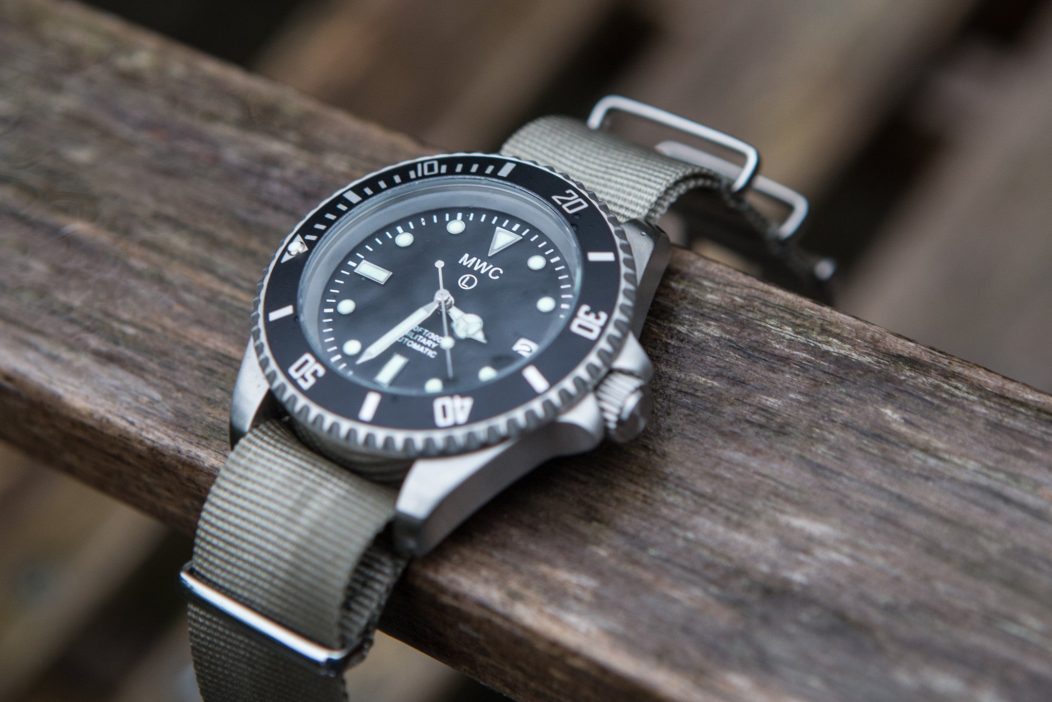 MWC Profesional Militar Diver 300m – Automático suizo Sellita SW200 con cristal de zafiro, bisel cerámico y correa de tejido NATO