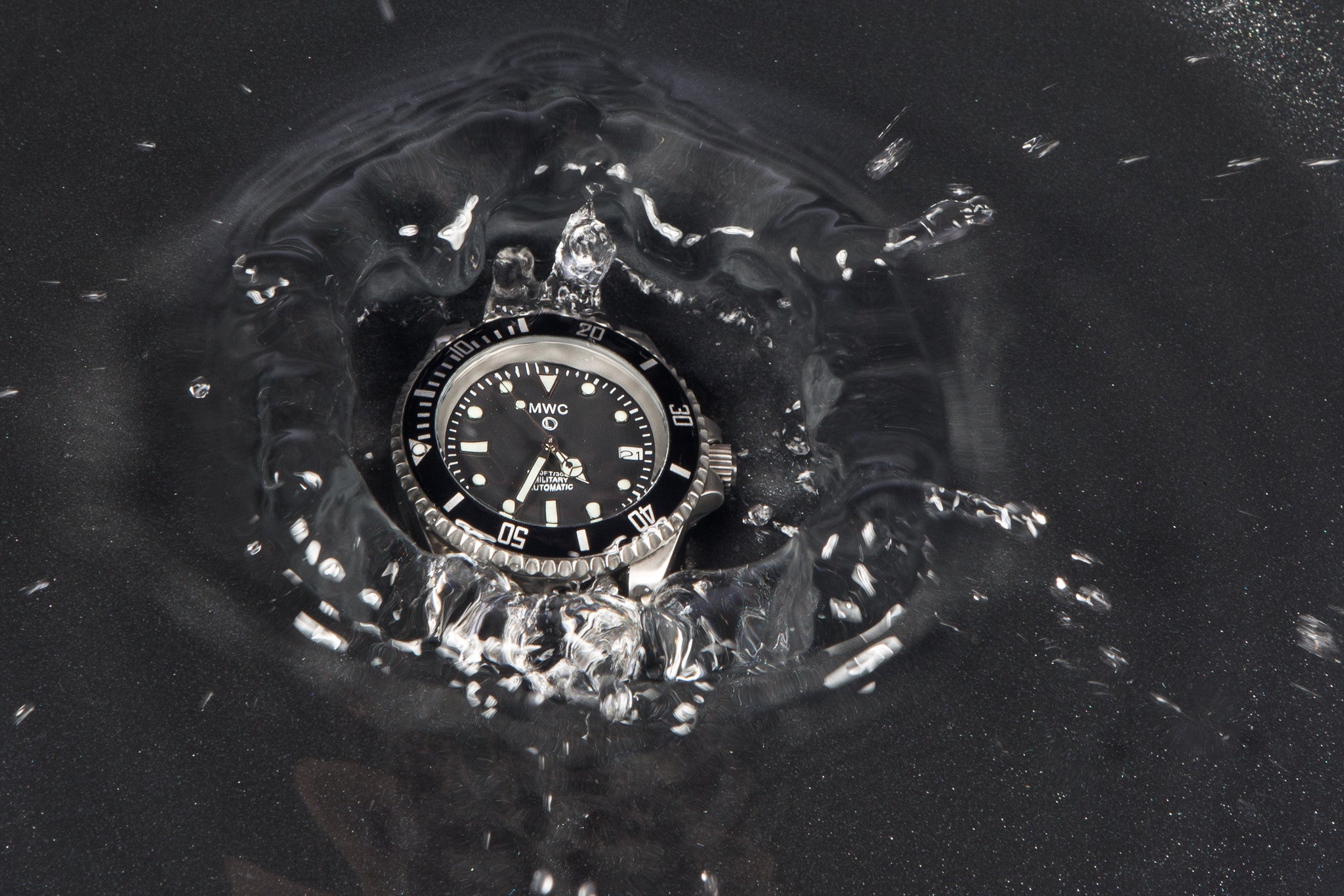 MWC Profesional Militar Diver 300m – Automático suizo Sellita SW200 con cristal de zafiro, bisel cerámico y correa de tejido NATO